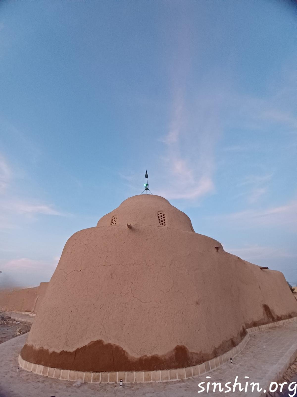 مسجد بيرون منزلگاه امام رضا عليه السلام و مراسم 17 ابان
