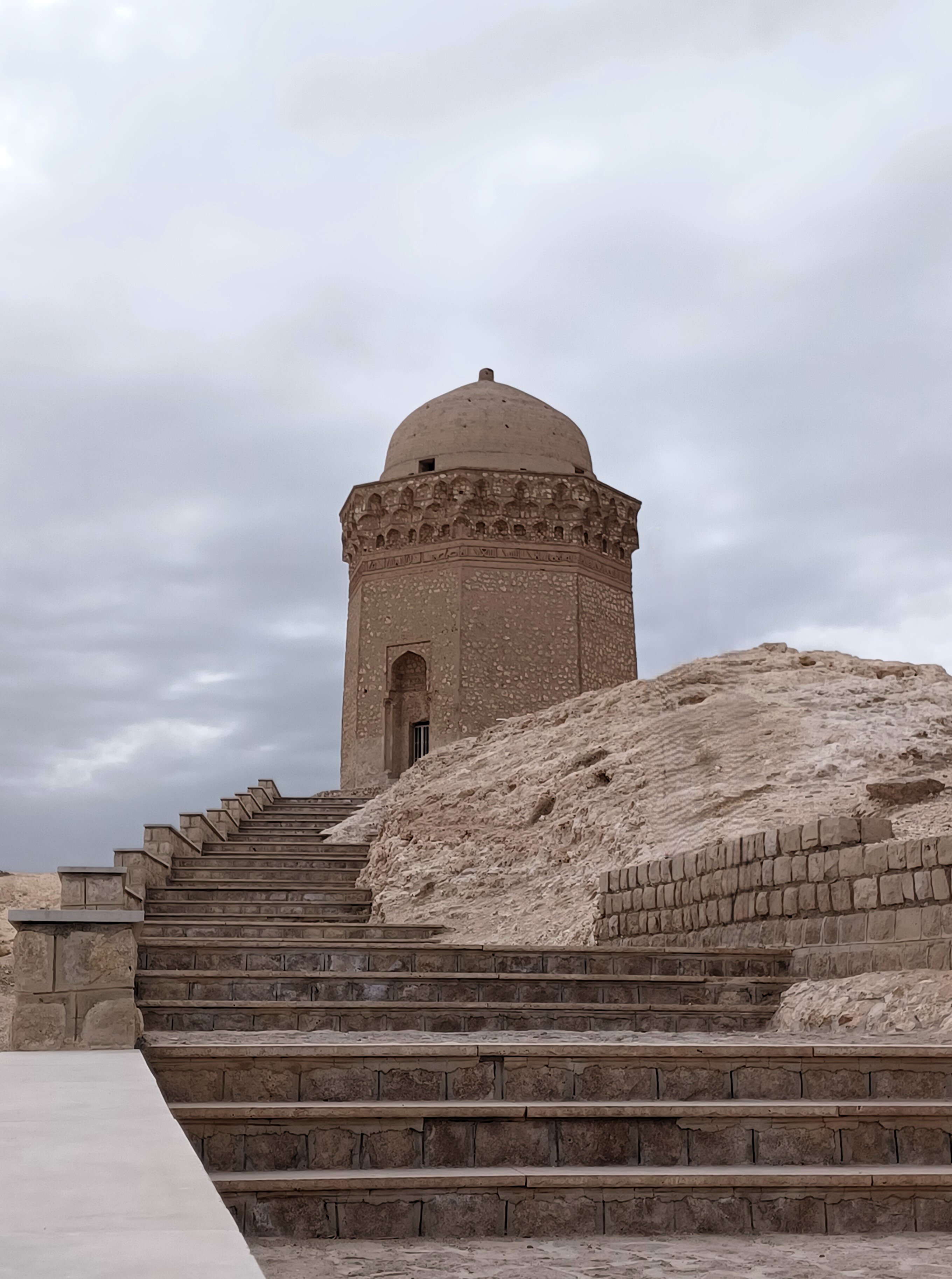 گنبد عالی بهمن 1403