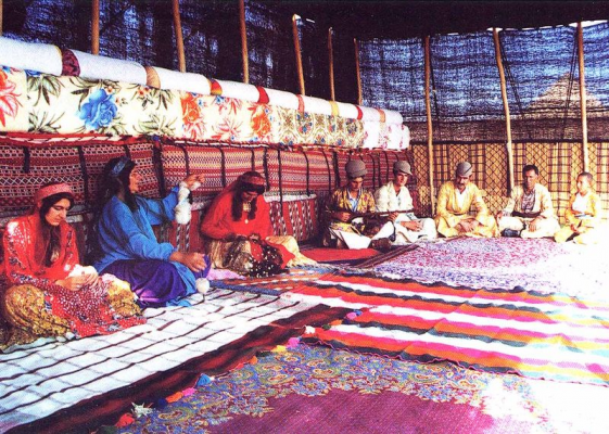 معرفی لباس محلی ایل قشقایی؛ میراث رنگارنگ کوهستان‌های زاگرس